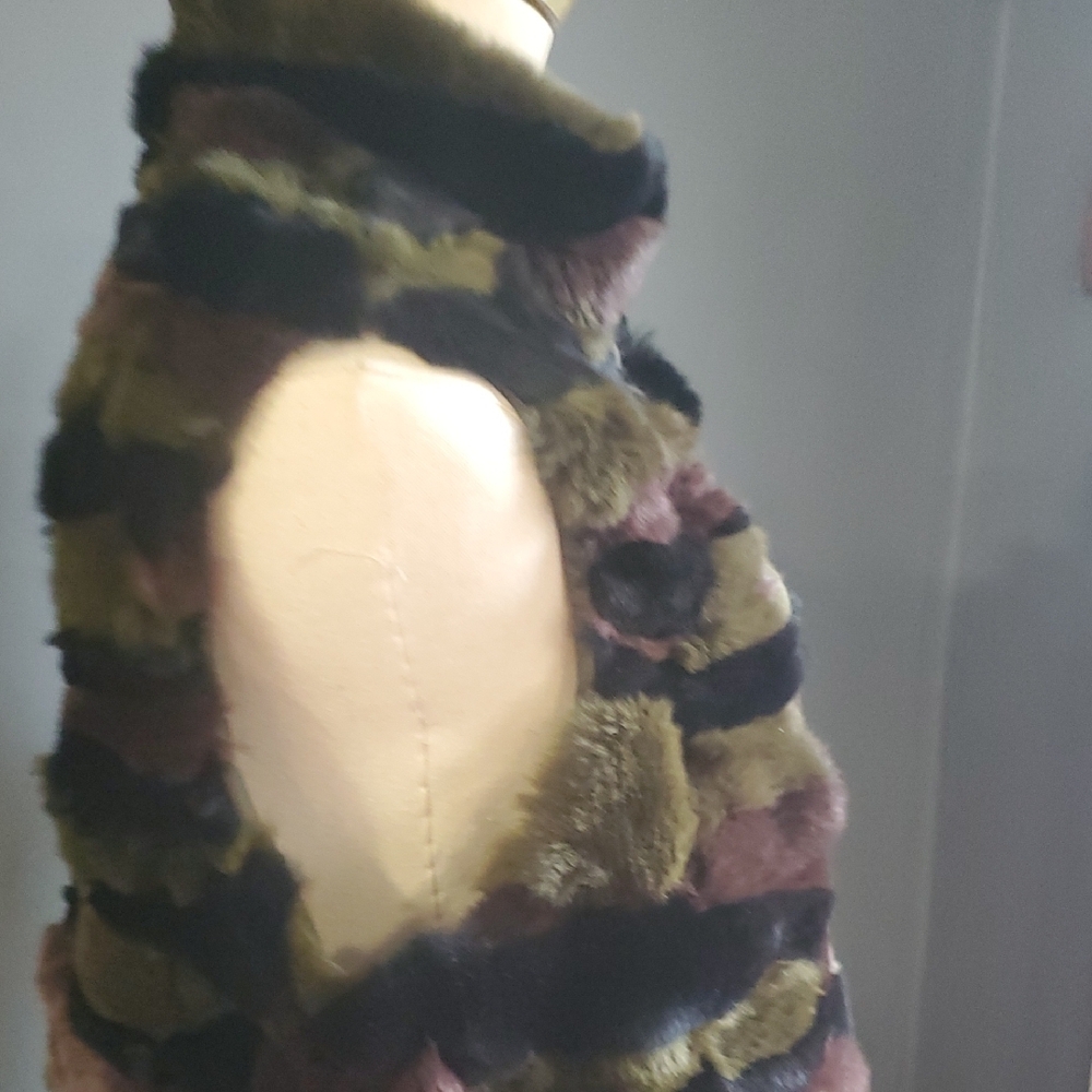 Metric Knits Reversable Camo    Vest - Picture 5 of 17